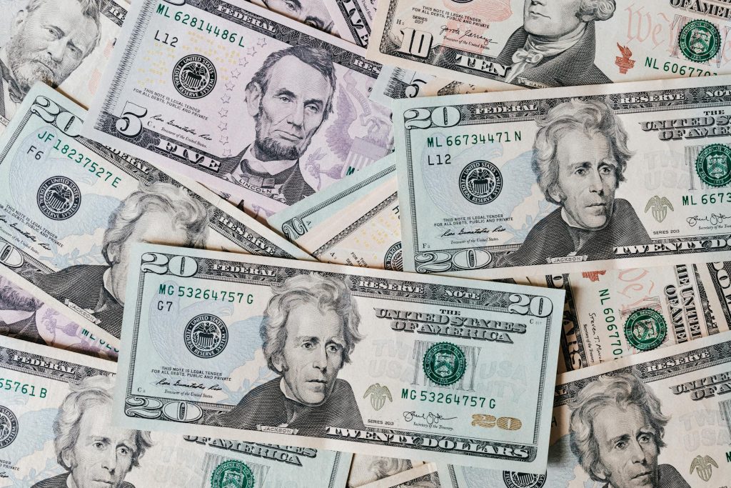 Comparing the Top UK Credit Cards: Features and Benefits of Santander, Virgin Money, and Tesco Bank - Cartões de credito do Reino Unido