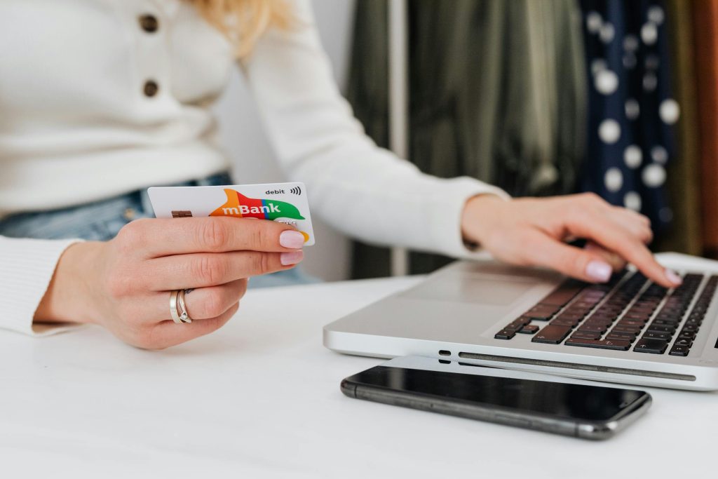Navigating Your Options: How to Select the Ideal Credit Card from Slovenská záručná a rozvojová banka and BKS Bank for Your Financial Needs - Melhores cartões de credito da Eslováquia