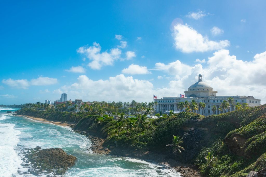 Navigating the Best Loan Options in Puerto Rico: A Comparative Analysis of FirstBank, Banco Popular, and More - Melhores opções de empréstimo no Porto Rico