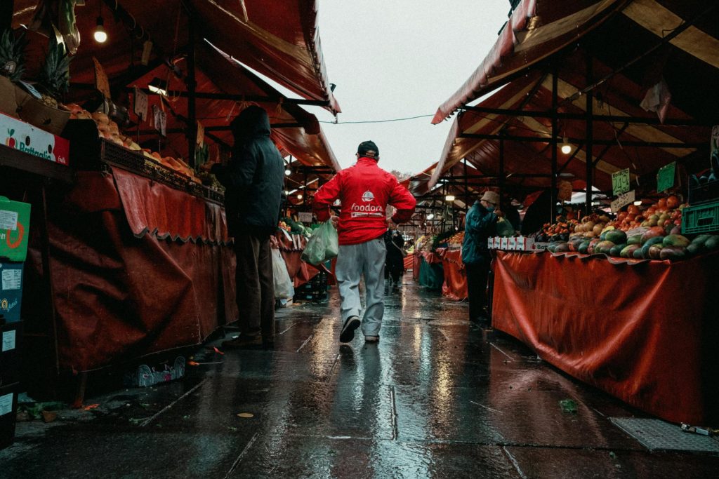 The Italian Job Market 2023: Exploring Opportunities at PosteItaliane, Enel, and ENI for a Sustainable Future - Melhores oportunidades de emprego na Itália