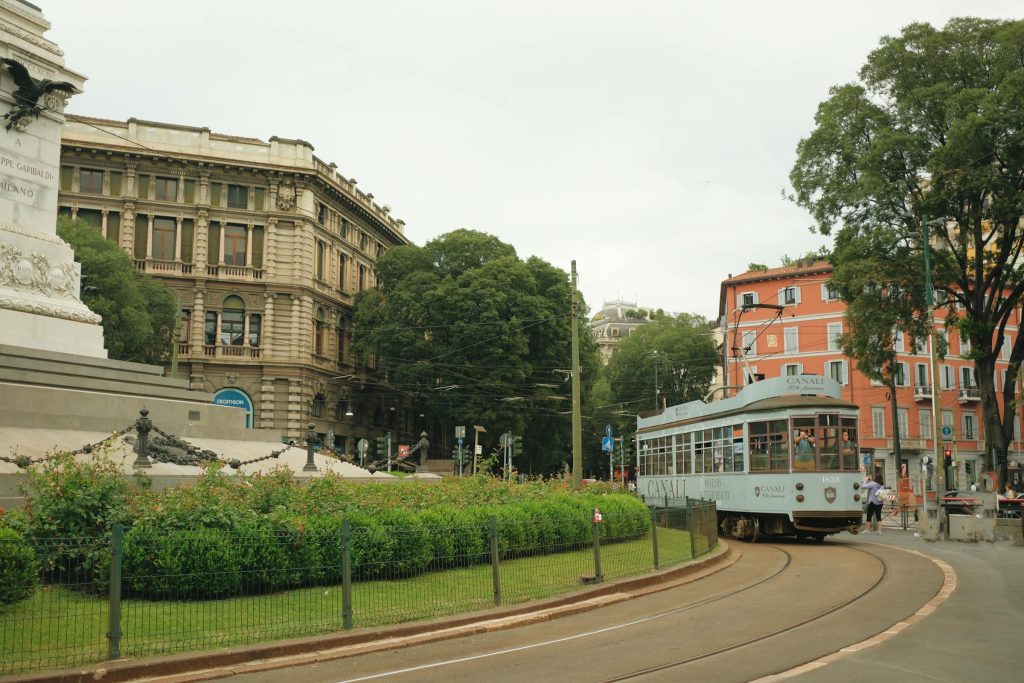 Building a Future: Career Insights at Ferrovie Dello Stato, Stellantis, and Telecom Italia in Italy - Melhores oportunidade de emprego na Itália