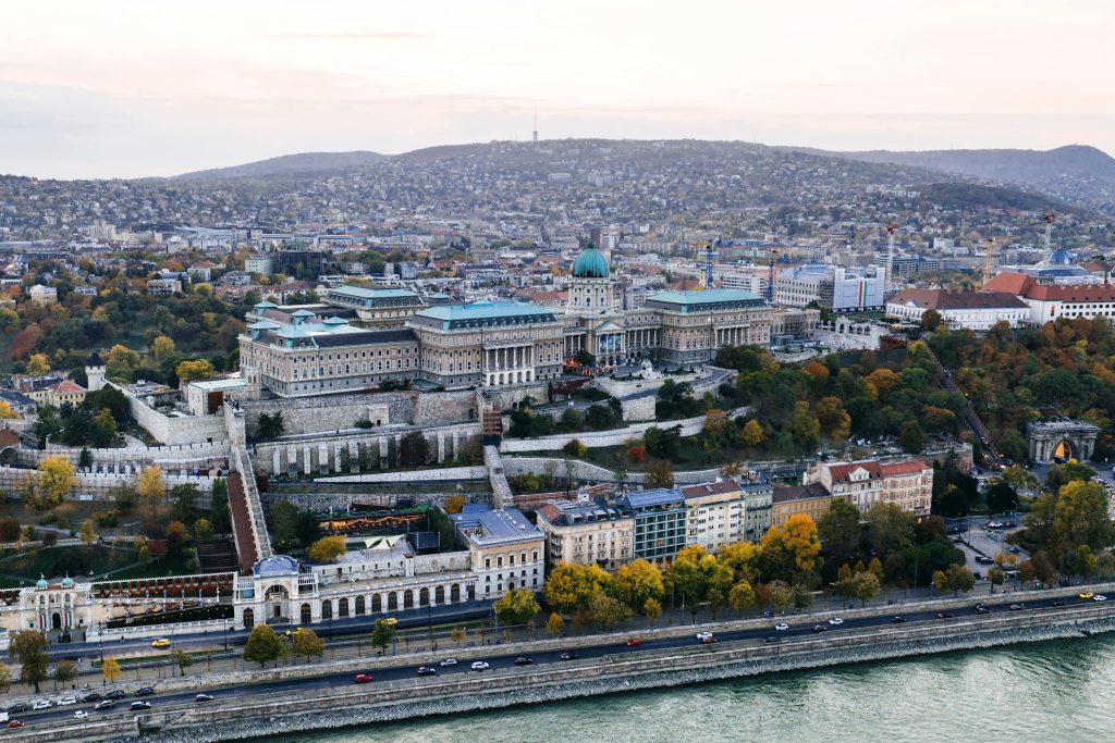 From Budapest to Beyond: Exploring Career Pathways with Major Employers in Hungary - Melhores oportunidade de emprego na Hungria