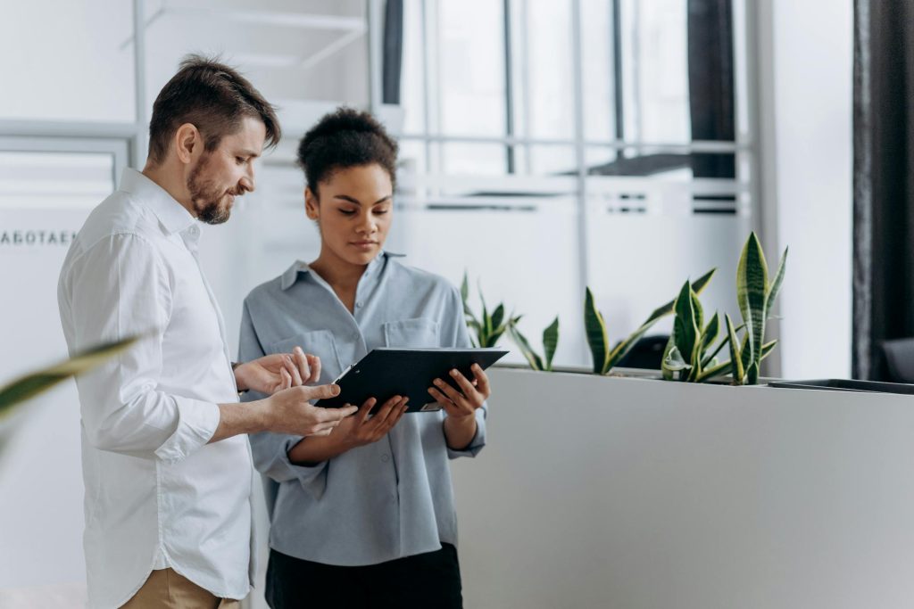 The Future of Work in Spain: How Companies like Iberdrola and Repsol are Shaping Career Paths - Melhores oportunidade de emprego na Espanha